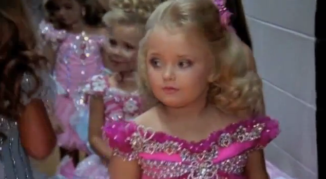 Las niñas de los concursos de belleza infantiles son terroríficas
