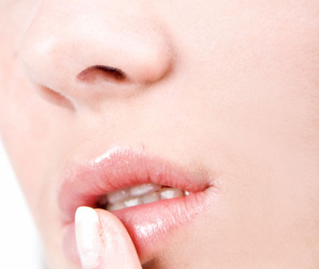 El truco infalible para reparar los labios cortados