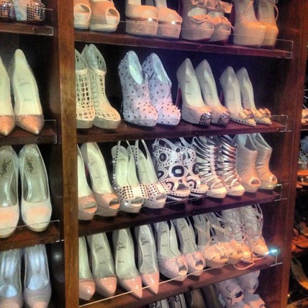 Kim Kardashian es la nueva Imelda Marcos ¡no te pierdas su colección de zapatos!