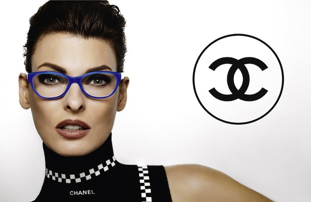 Linda Evangelista es la nueva imagen para las gafas de Chanel