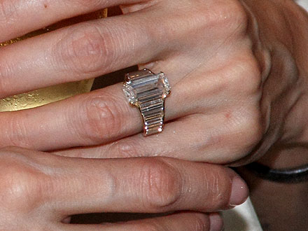 Más detalles del anillo de compromiso de Angelina Jolie