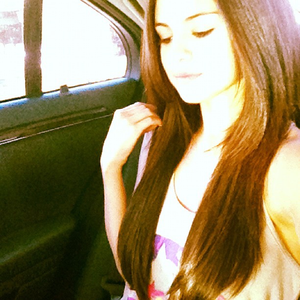 Selena Gomez vuelve al pelo largo, por exigencias de su nueva película