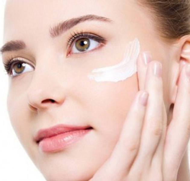 Aprende a aplicar de manera correcta la crema hidratante en el rostro 
